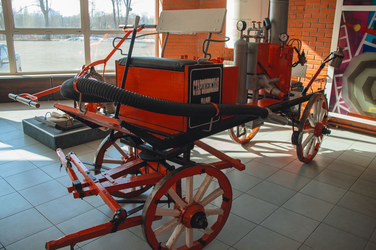 Когда-то давно, с помощью такой техники тушили пожары в Киеве Когда-то давно, с помощью такой техники тушили пожары в Киеве