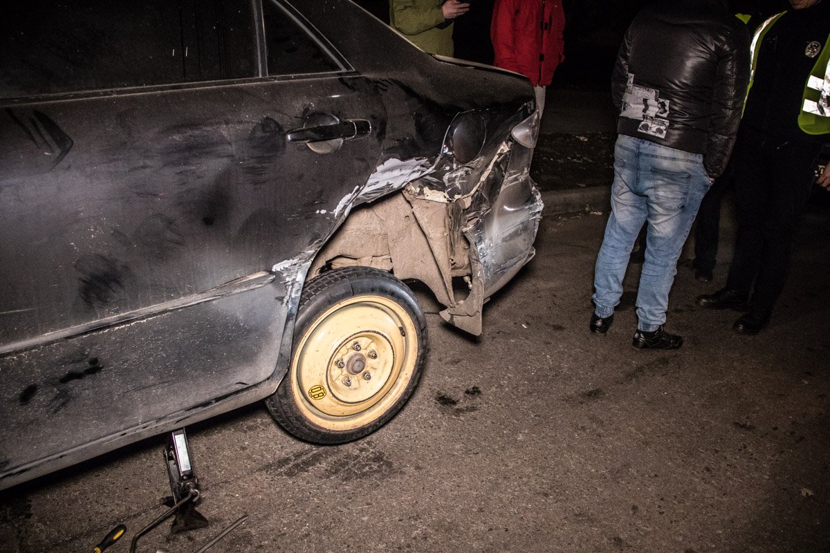 Прибывшим на вызов полицейским удалось задержать пьяную компанию буквально в 50 метрах от двора