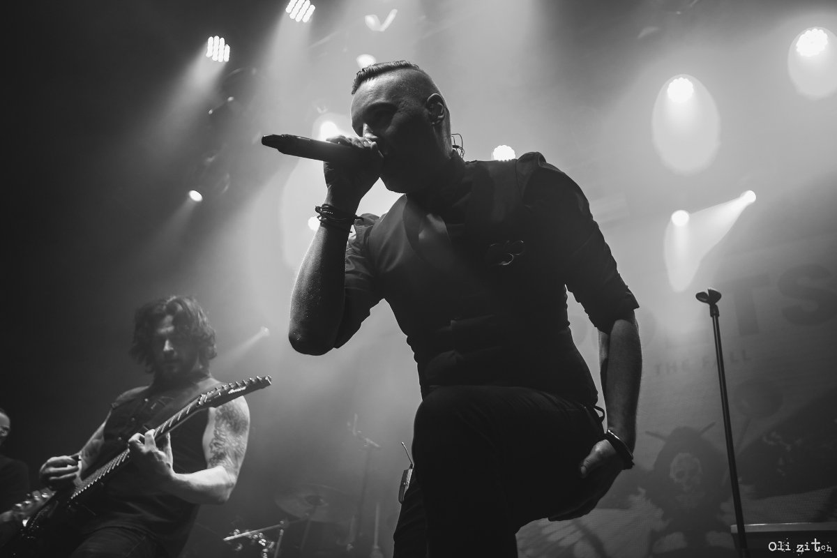 Некоторые поклонники ждали новый альбом, некоторые - старые песни Некоторые поклонники ждали новый альбом, некоторые - старые песни