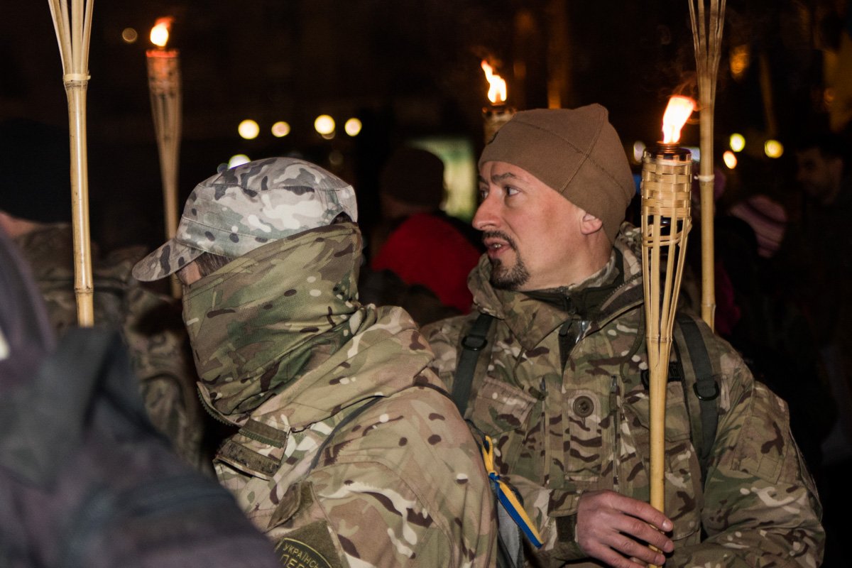 На Крещатике и Майдане Независимости собрались семьи погибших, участники протестов и боевых действий на Майдане и обычные украинцы На Крещатике и Майдане Независимости собрались семьи погибших, участники протестов и боевых действий на Майдане и обычные украинцы