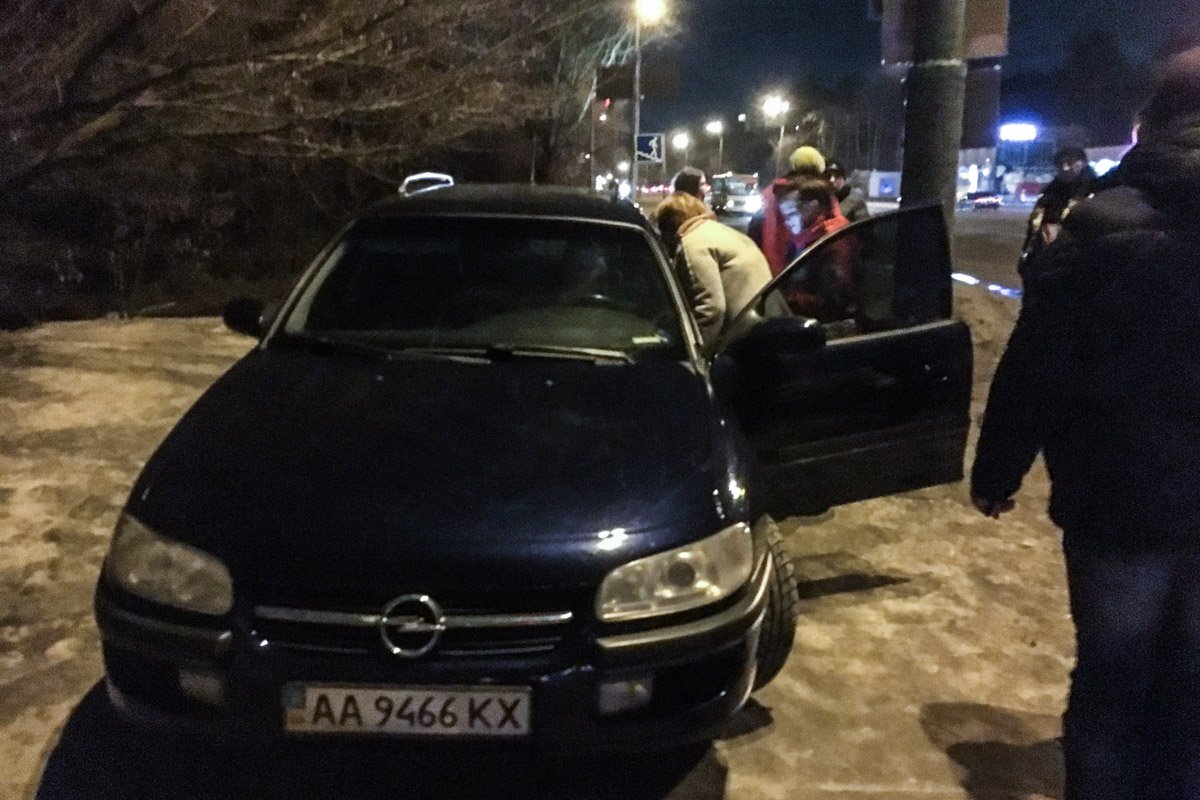 На Броварском проспекте произошла авария с участием автомобиля Toyota Land Cruiser и пешехода