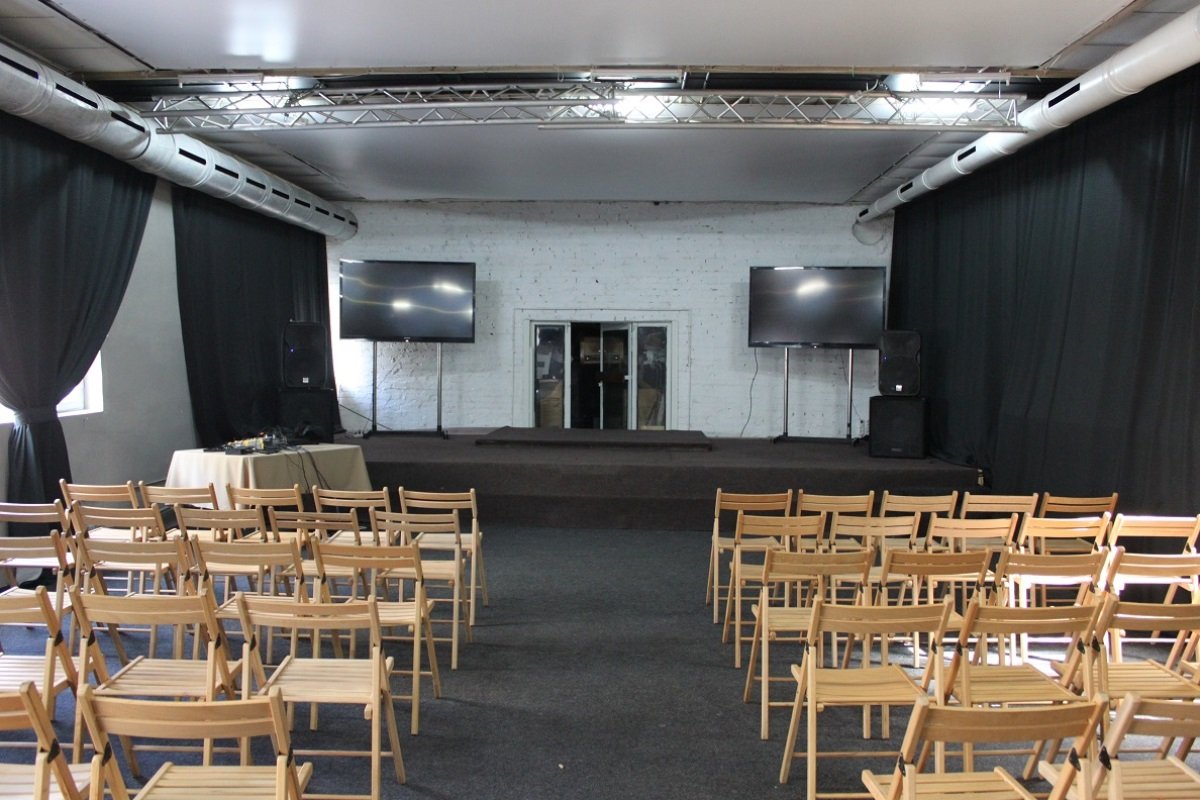 Шоу построено на импровизационных играх