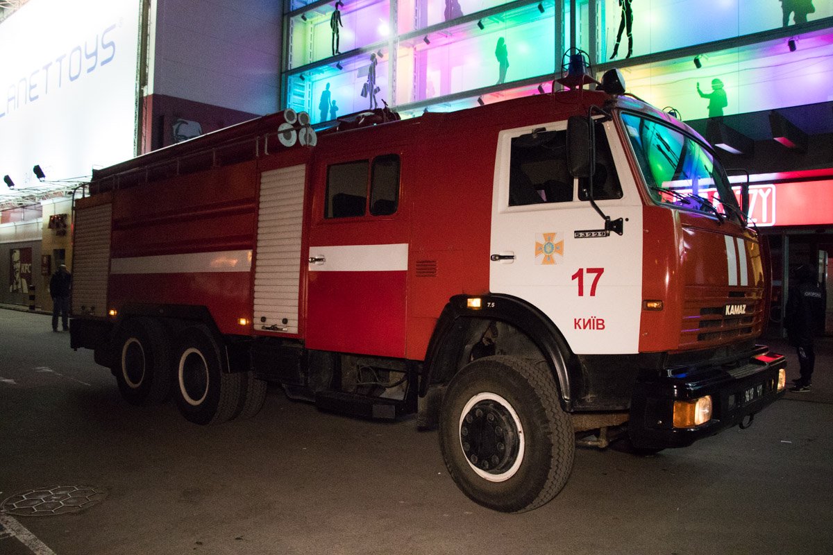 В четверг, 21 февраля, произошел пожар в торговом центре Art Mall В четверг, 21 февраля, произошел пожар в торговом центре Art Mall