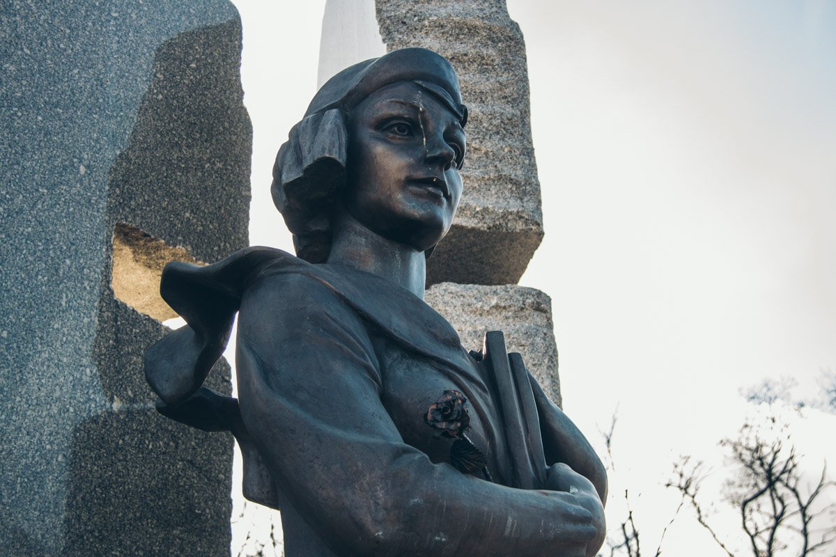 Это известная украинская поэтесса и общественный деятель, которая была убита 21 февраля 1942 года Это известная украинская поэтесса и общественный деятель, которая была убита 21 февраля 1942 года