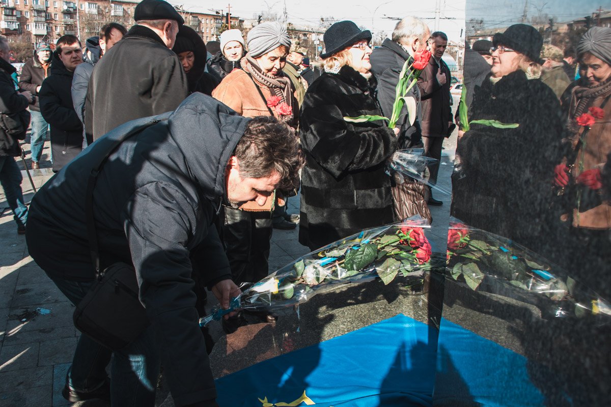 Множество неравнодушных людей собрались почтить память Елены Множество неравнодушных людей собрались почтить память Елены