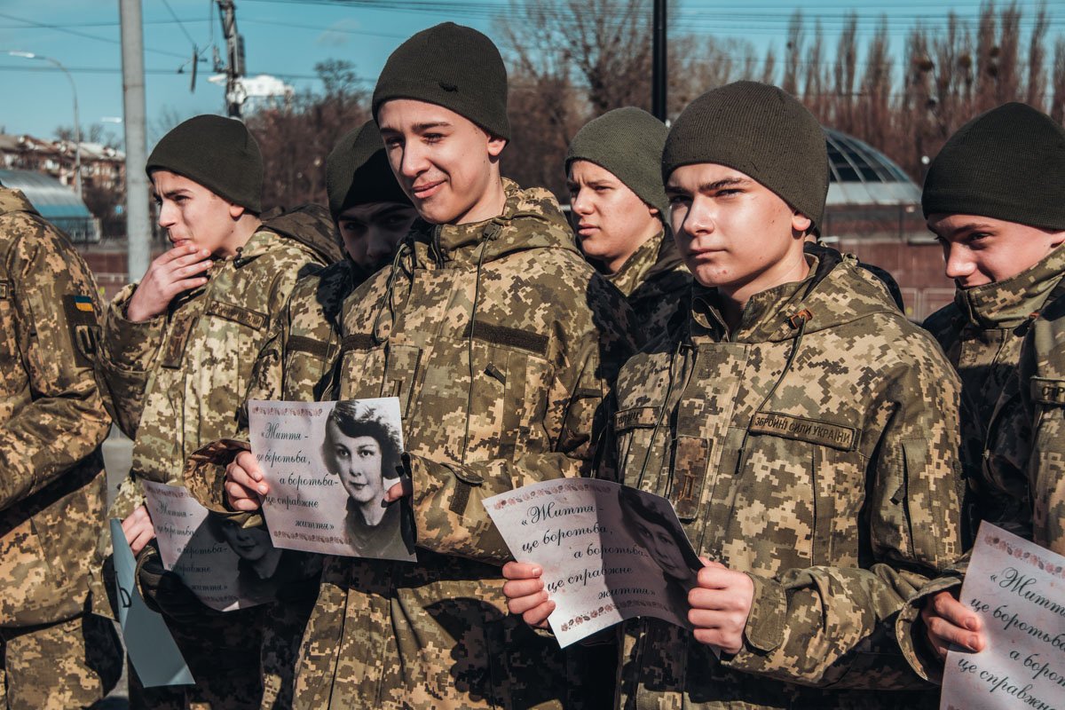 Людей собралось около 200 Людей собралось около 200