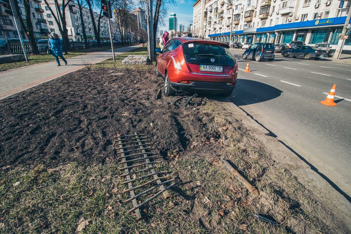 На месте происшествия работала патрульная полиция На месте происшествия работала патрульная полиция