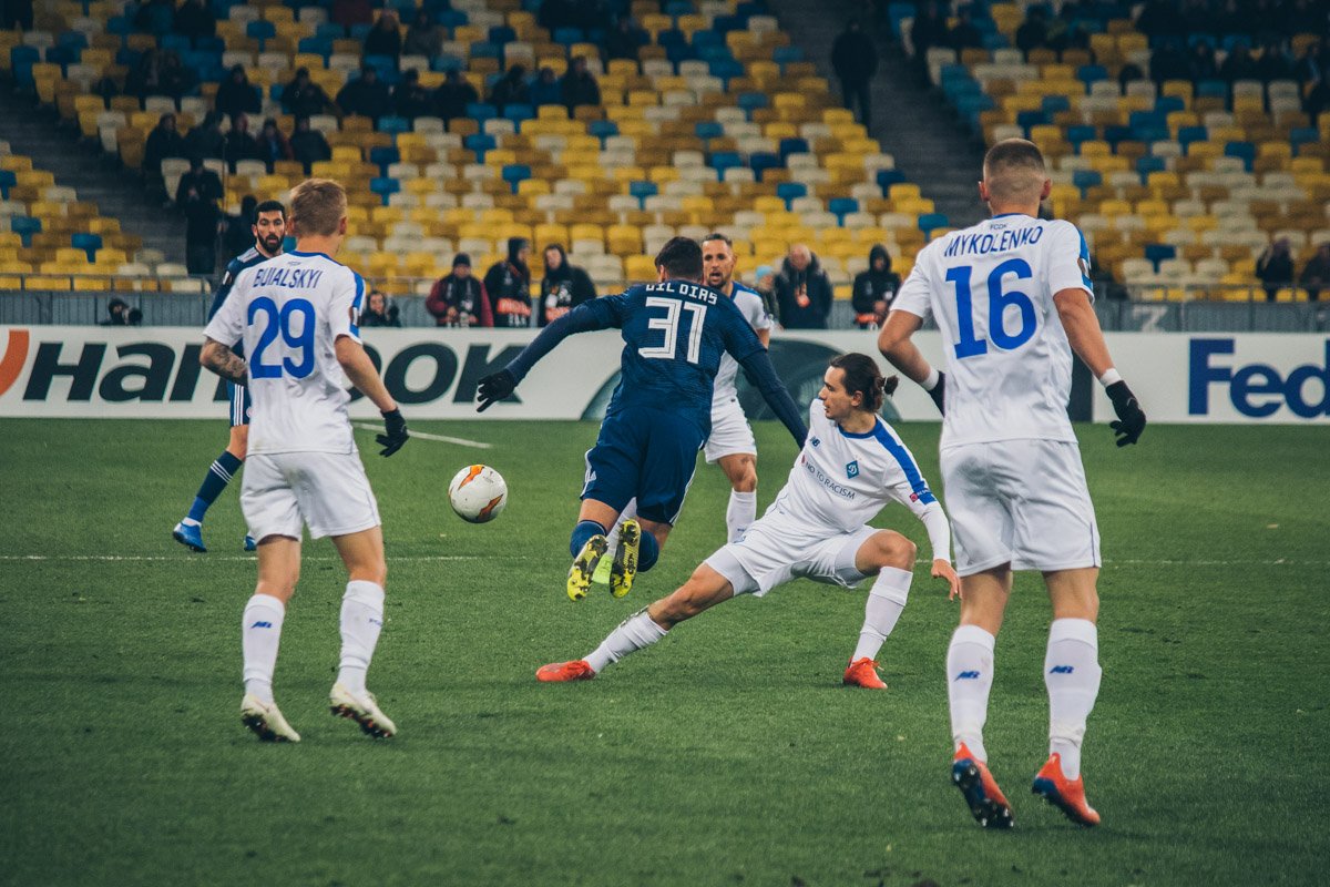 Игра была насыщена жесткими стыками