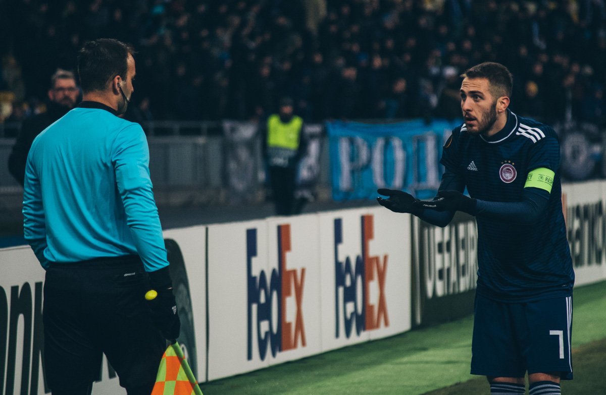 Игроки "Олимпиакоса" часто спорили с решениями судей