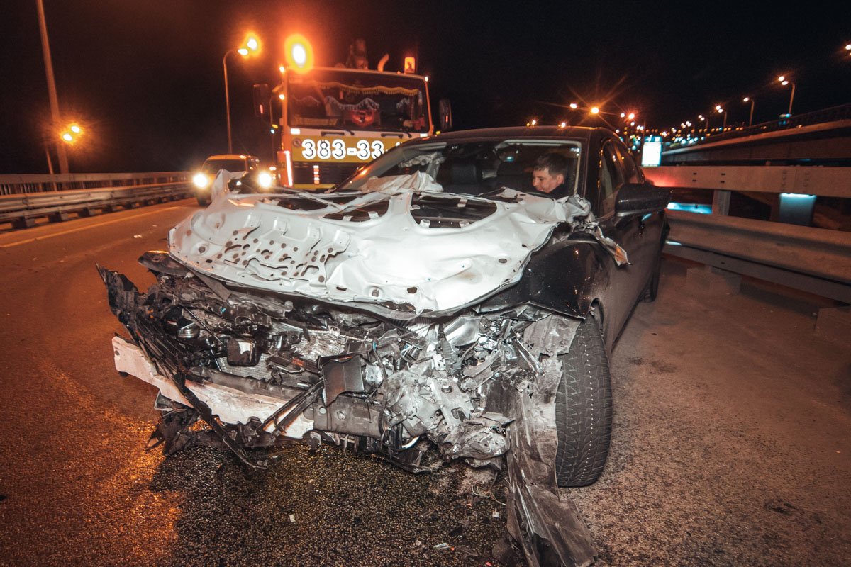 Автомобиль получил серьезные повреждения