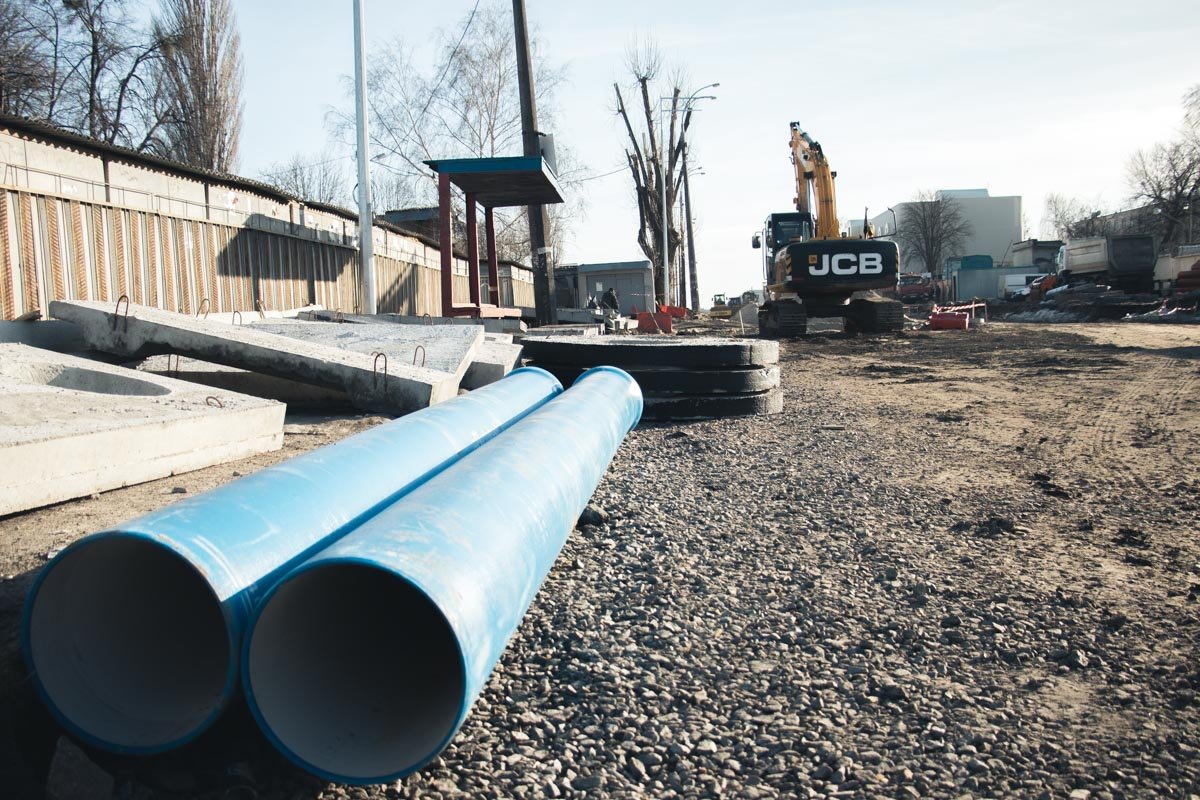 В Киеве сотрудники "Киевавтодора" начали подготовку к ремонту улиц Туполева и Чернобыльской