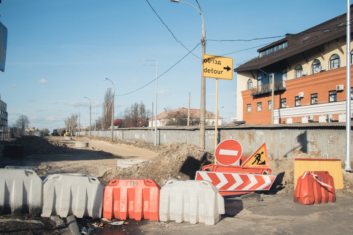 В данный момент проезд по улице Туполева ограничен. Для водителей предусмотрен объезд