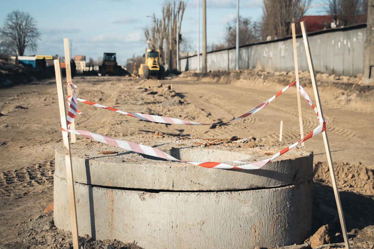 Улица Туполева сейчас выглядит вот так. Дорожное полотно практически полностью отсутствует