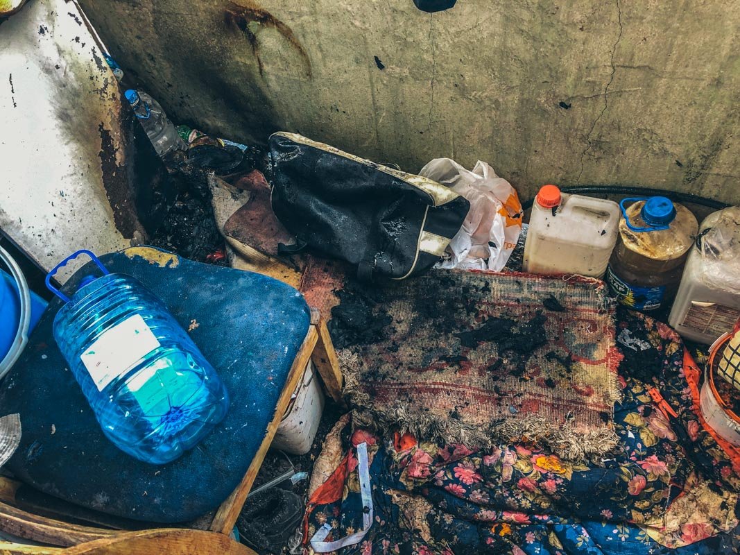 В горевшей квартире правоохранители обнаружили свалку мусора 