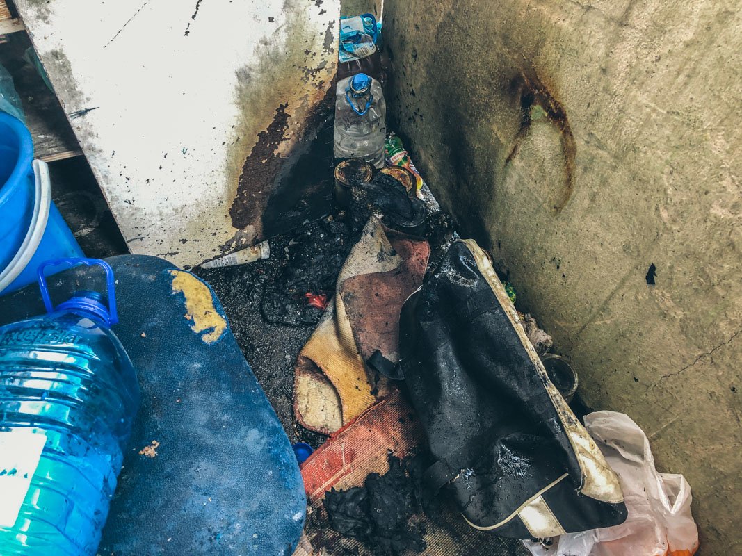 По предварительным данным, возгорание началось из-за курения на балконе квартиры 