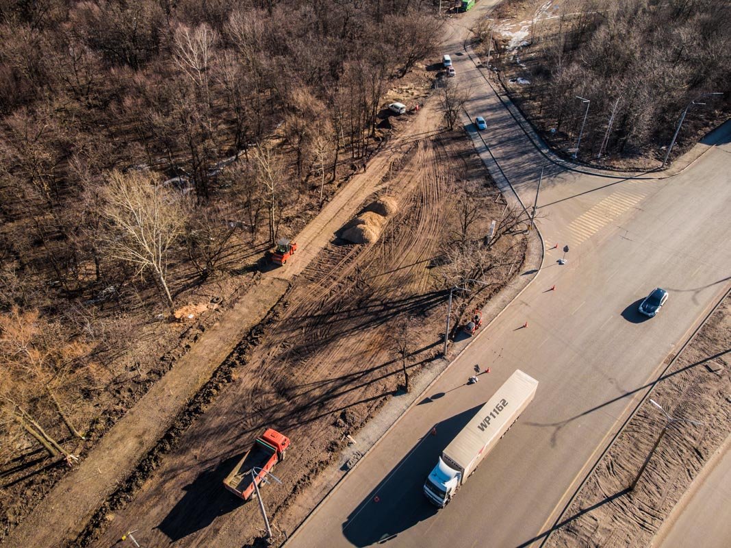 На улице Академика Заболотного уже отремонтировали транспортную магистраль 