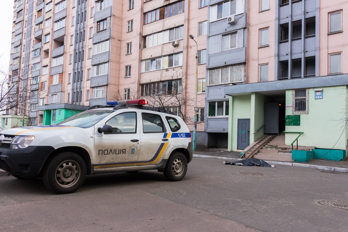 В Киеве на улице Вишняковской произошло трагическое событие В Киеве на улице Вишняковской произошло трагическое событие