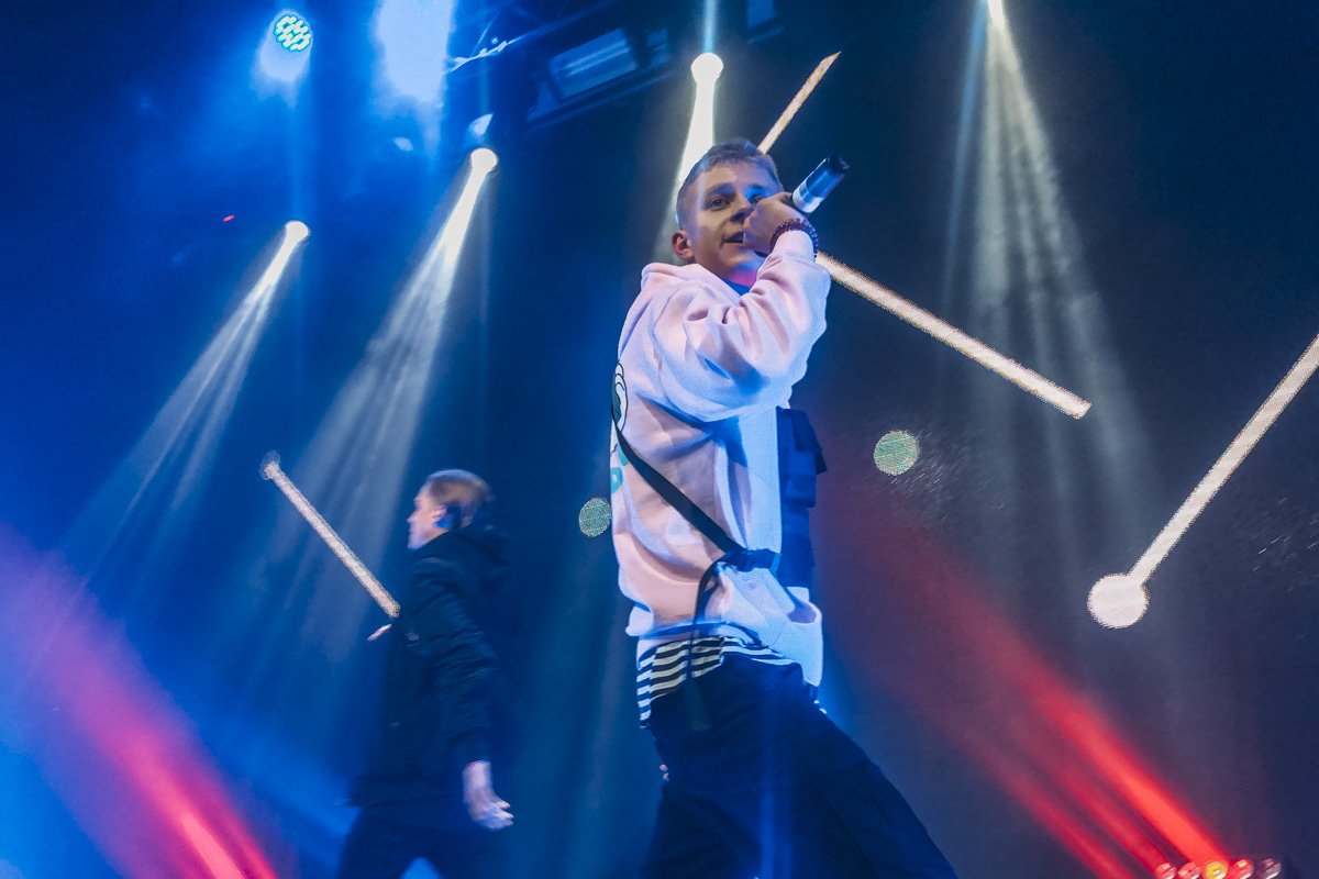 Артиста поддержали фееричным шоу начинающие хип-хоп исполнители Артиста поддержали фееричным шоу начинающие хип-хоп исполнители