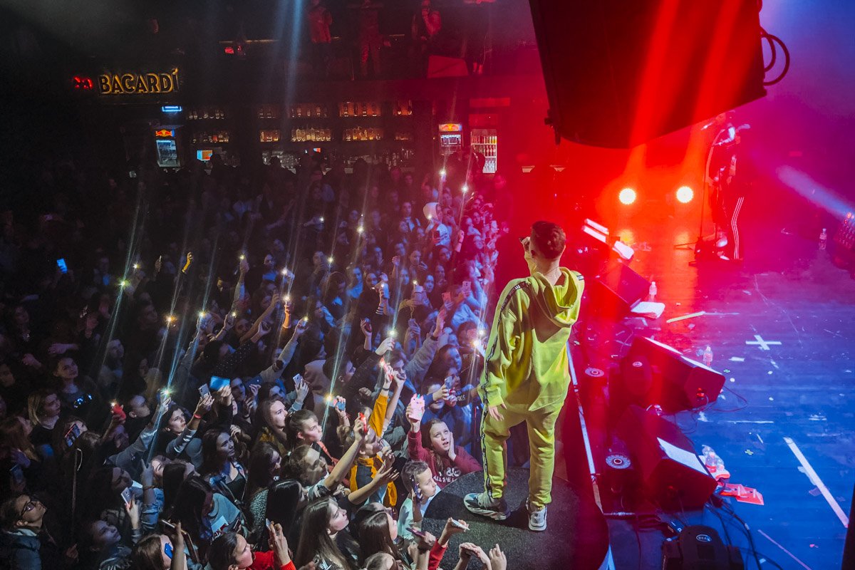 Главный признак признания музыканта - влюбленные глаза поклонников Главный признак признания музыканта - влюбленные глаза поклонников