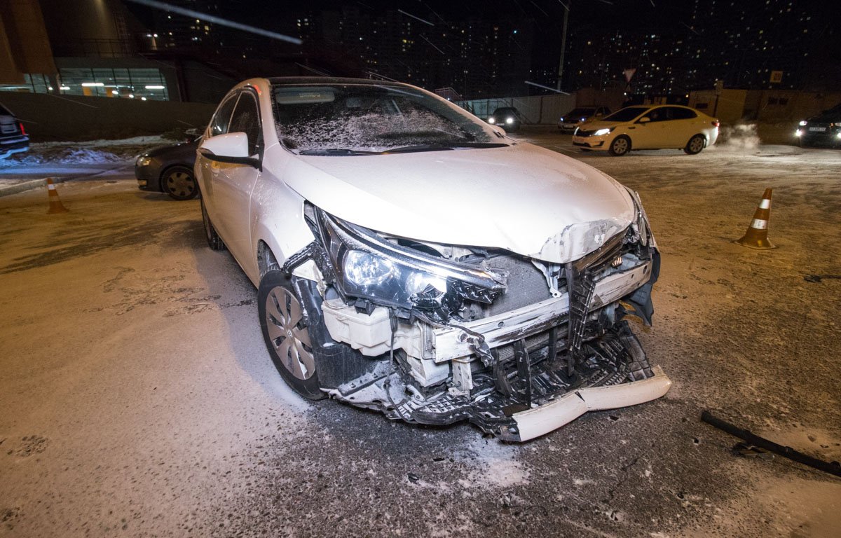 Сначала столкнулись Toyota и Mazda