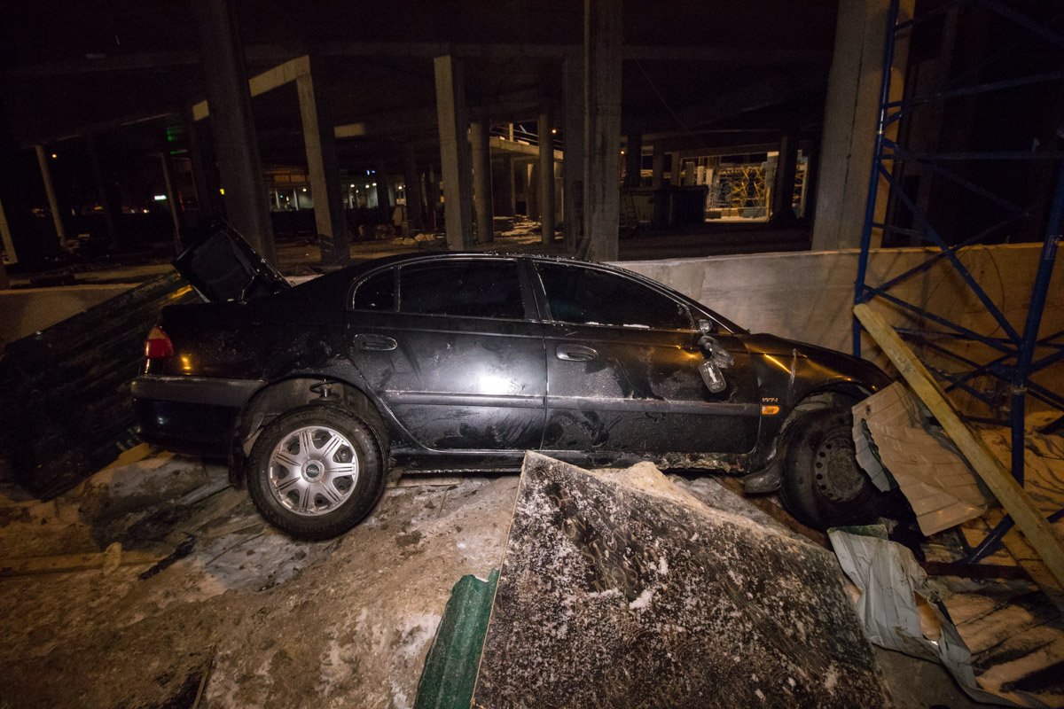 В ночь на 23 февраля в Киеве по адресу проспект Леся Курбаса, 18 произошло ДТП