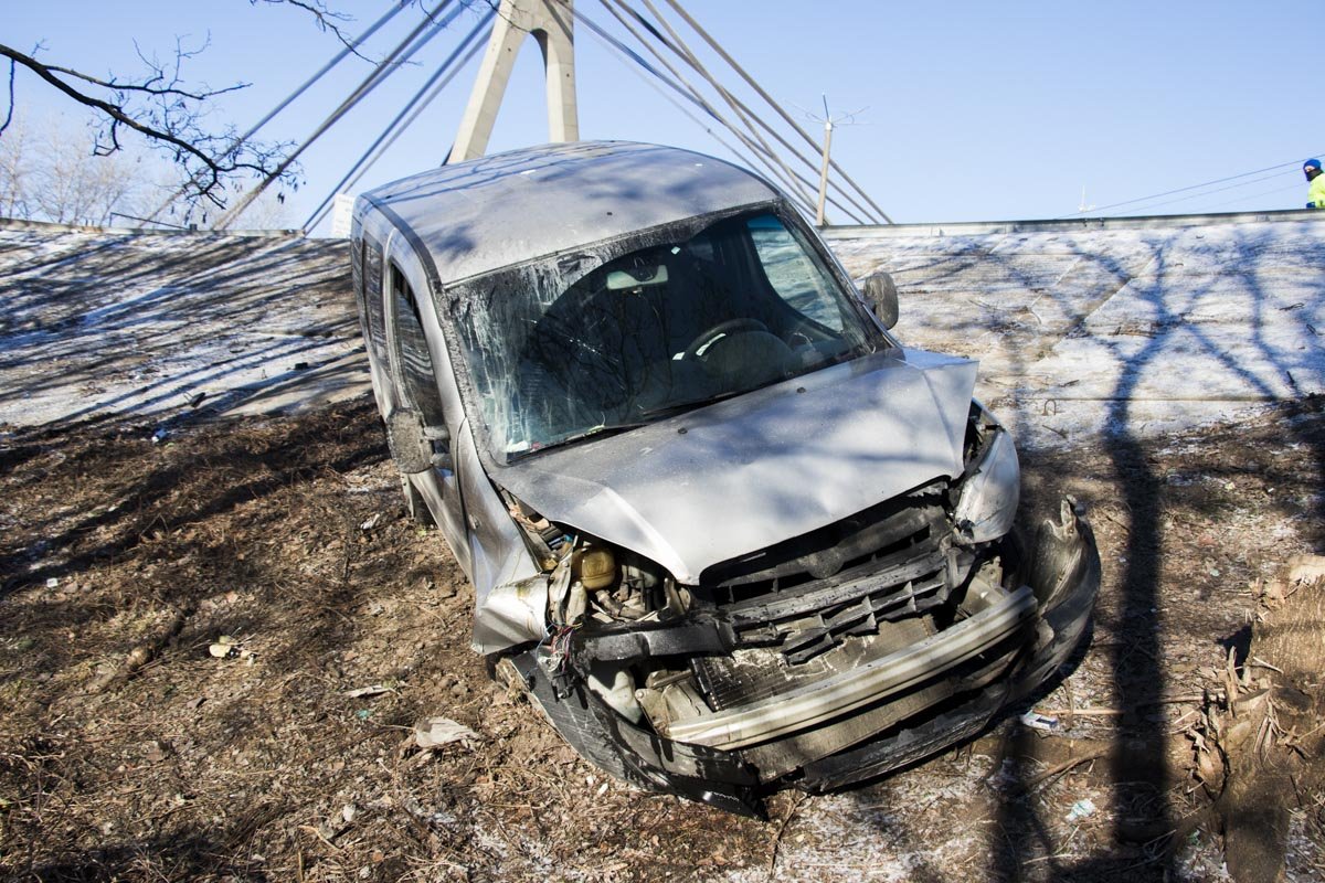 На улице Трухановской Fiat вылетел в кювет На улице Трухановской Fiat вылетел в кювет