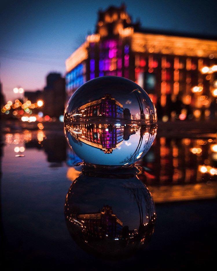 Вспомнилась песня "Зверей": "У тебя глаза такие, в них утонет город Киев...". Фото: @fantakr