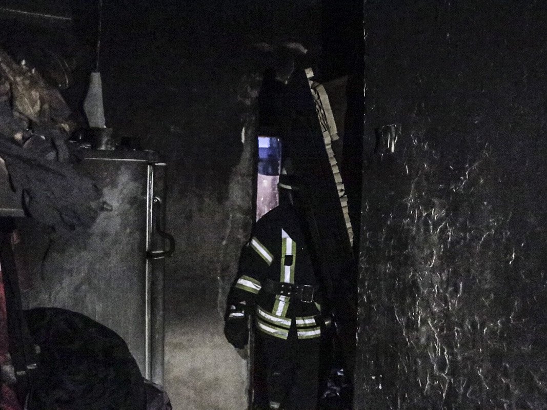 Дотла сгорела однокомнатная квартира по адресу Голосеевский проспект, 94 Дотла сгорела однокомнатная квартира по адресу Голосеевский проспект, 94