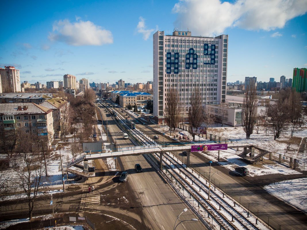 В Киеве отремонтируют аварийный пешеходный мост возле НАУ