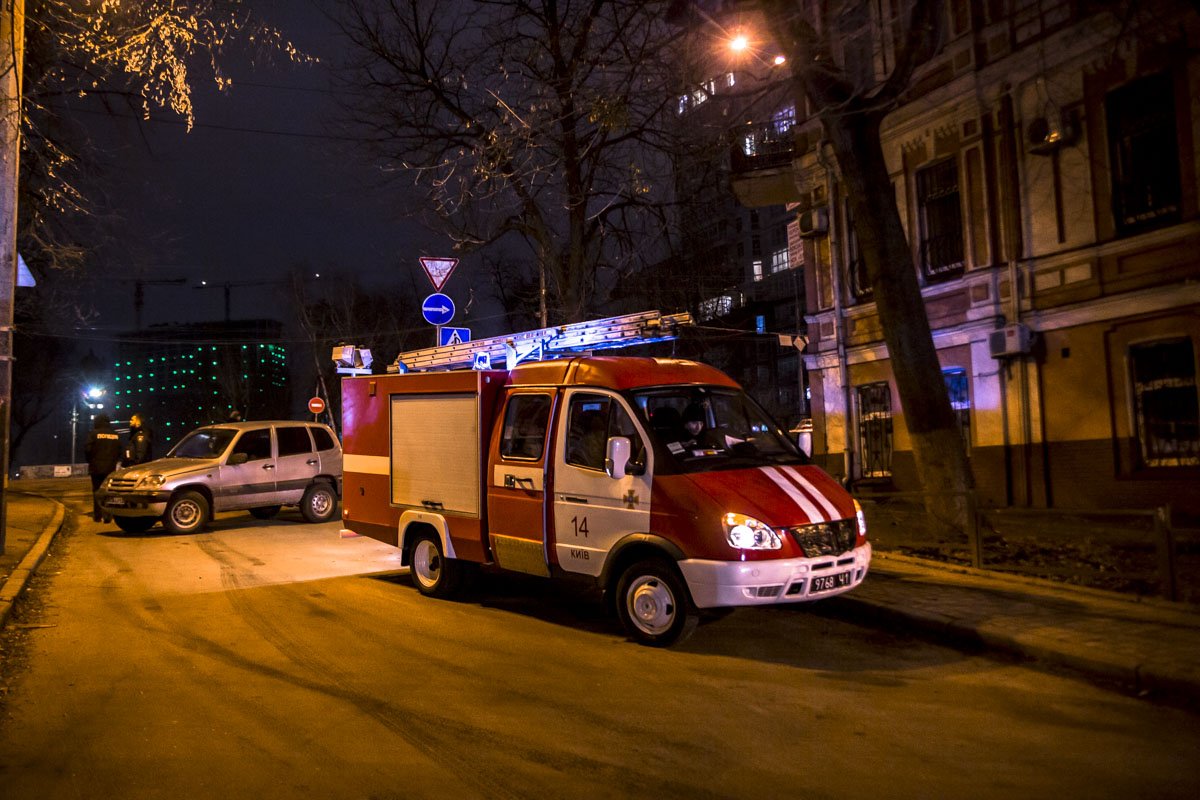 На месте работали две единицы спасательной техники, медики и полиция