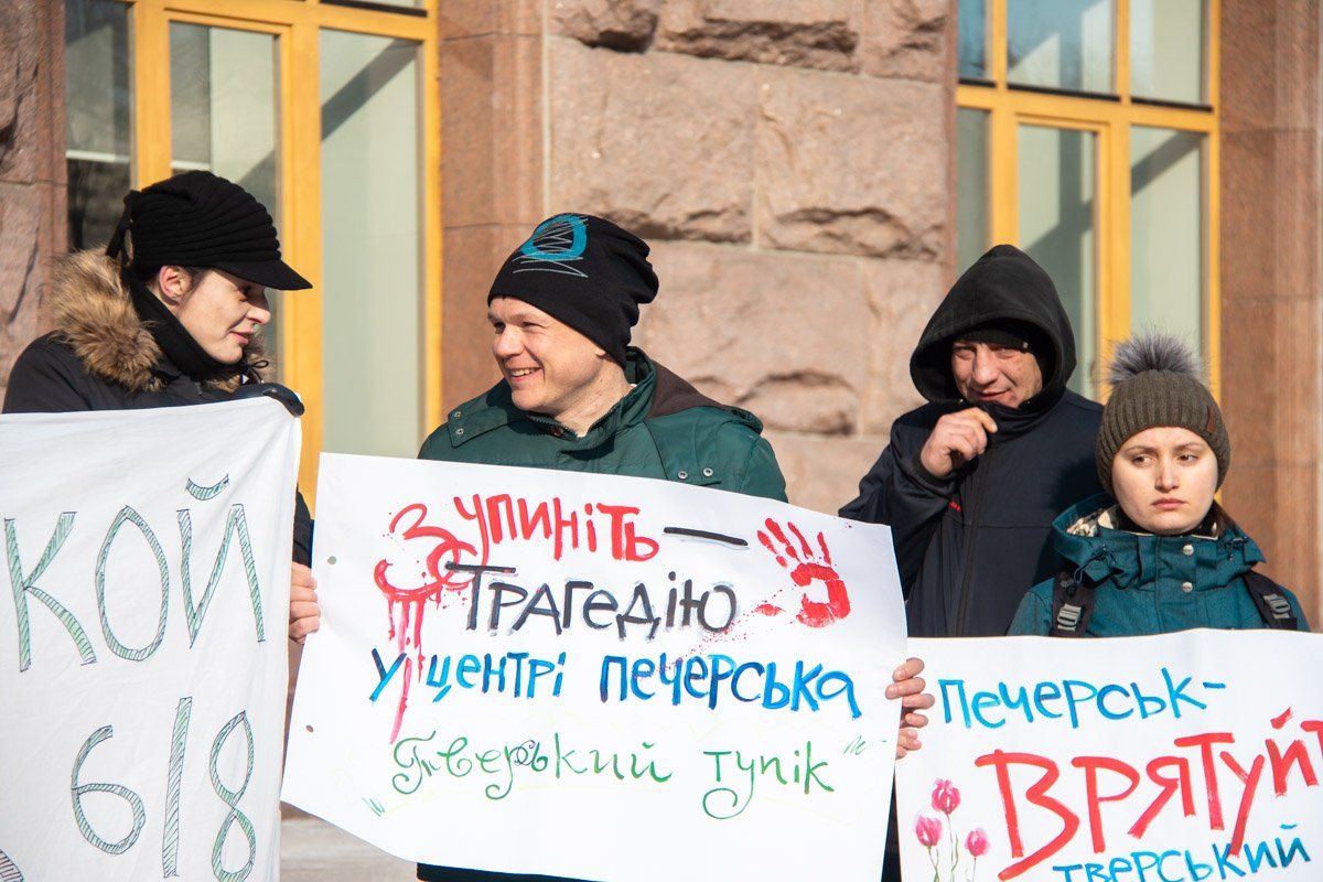 Жильцы боятся, что их дом рухнет из-за трещин и подтоплений