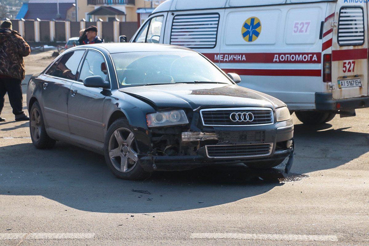 Как рассказал водитель Suzuki, он двигался со стороны Ирпеня, в этот момент с придорожной территории выезжал Audi Как рассказал водитель Suzuki, он двигался со стороны Ирпеня, в этот момент с придорожной территории выезжал Audi