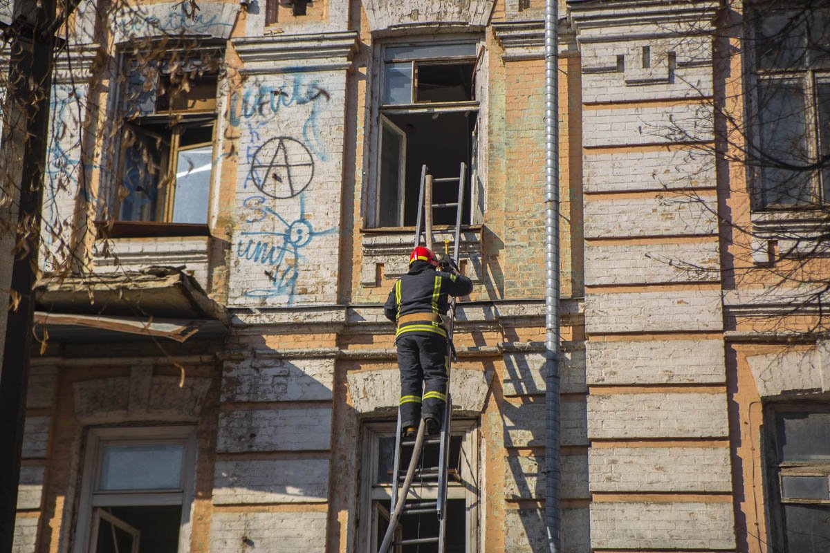 В понедельник, 25 февраля, в Киеве возле кинотеатра «Киевская Русь» произошел пожар
