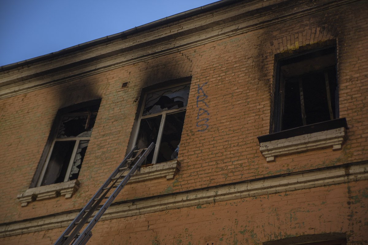 Второй раз за сутки горело старинное заброшенное здание на улице Сечевых Стрельцов, 91