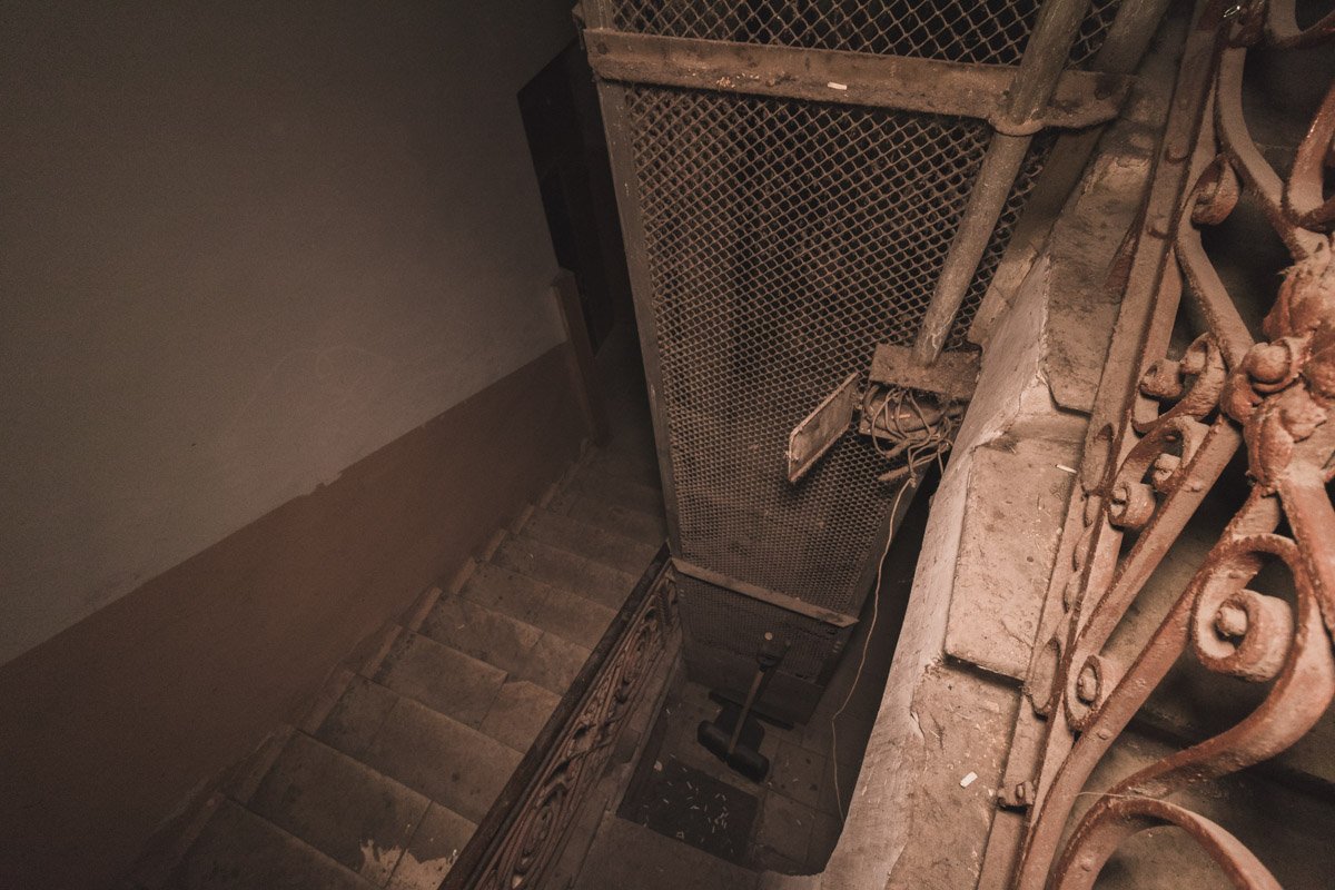 Лифт как портал в прошлое Лифт как портал в прошлое