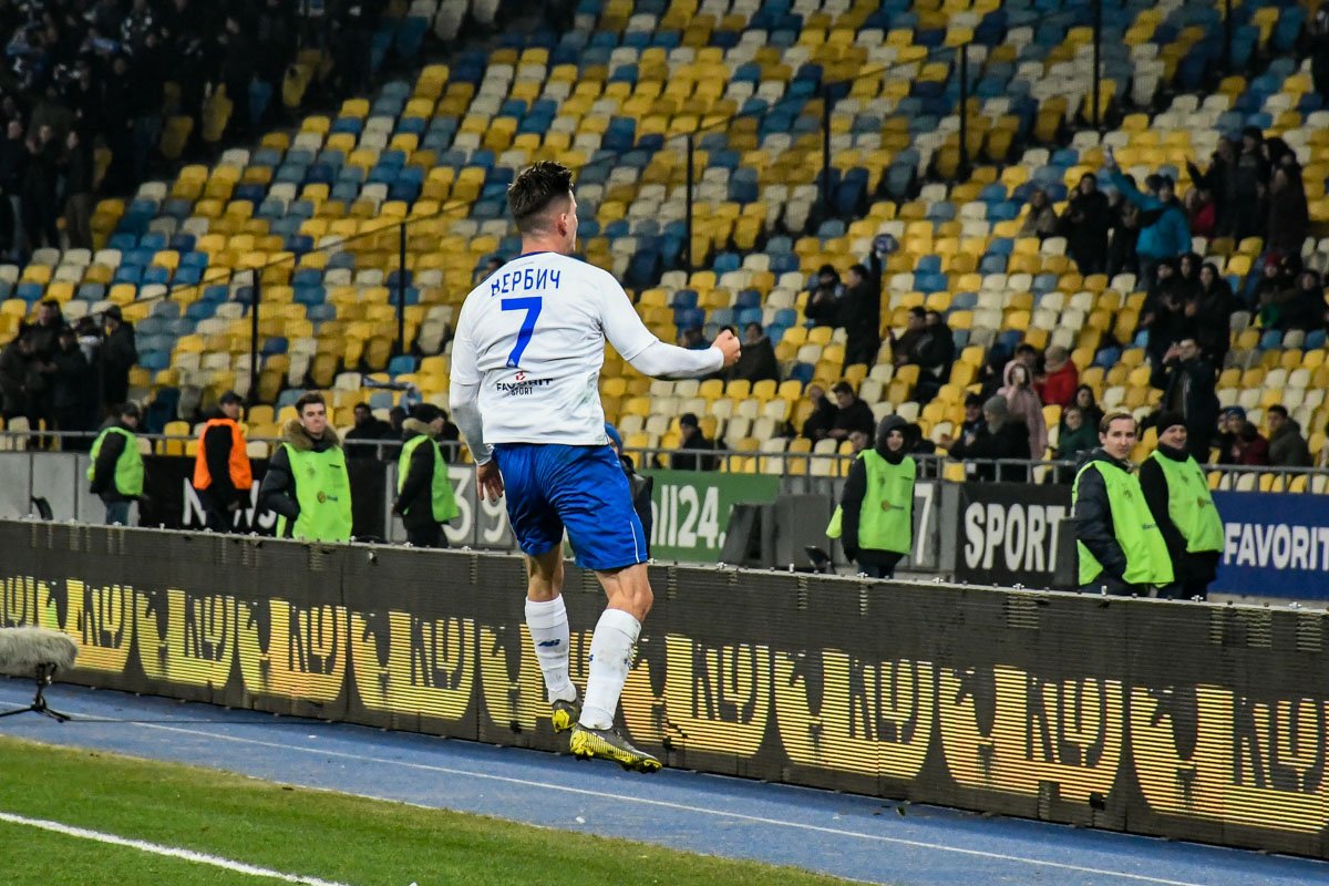 Не прошло и пяти минут, как Беньямин Вербич праздновал свой забитый мяч после сольного прохода Не прошло и пяти минут, как Беньямин Вербич праздновал свой забитый мяч после сольного прохода