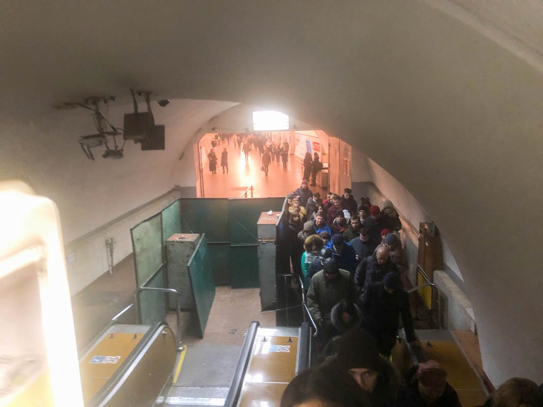 На станции метро "Площадь Льва Толстого" экскалатор закрыли на ремонт