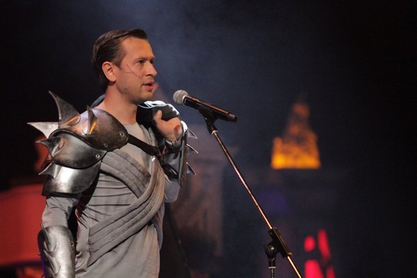 Самый скандальный спектакль сезона "Дракон" опять покажут в Киеве 1