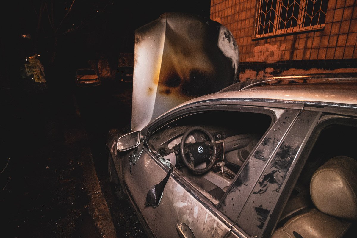 Очаг возгорания был в передней части машины 