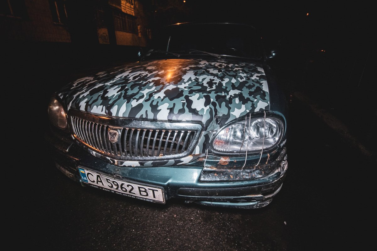 Спасатели отбуксировали рядом стоящую Волгу