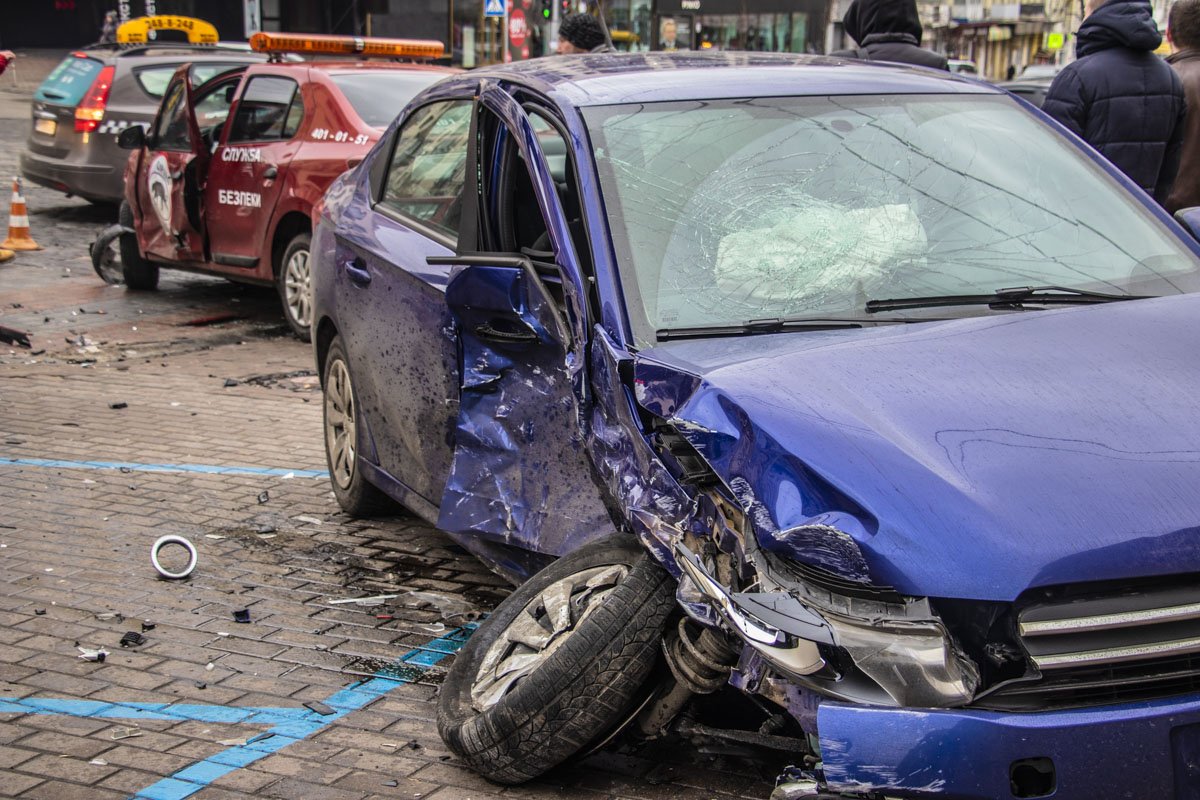 По словам водителя Citroen, он двигался по улице Большая Васильковская в сторону площади Льва Толстого