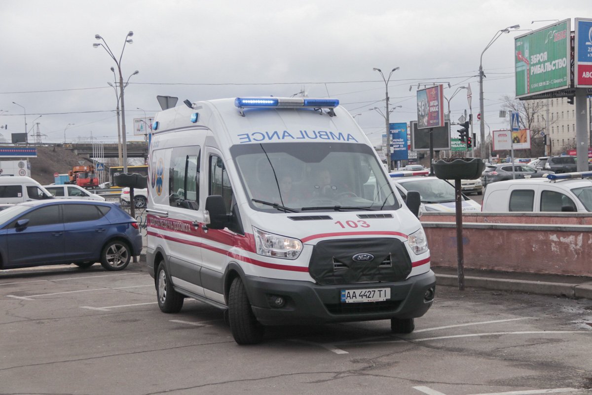 На месте дежурит карета скорой помощи На месте дежурит карета скорой помощи