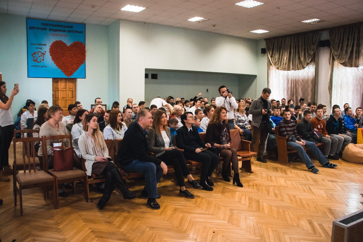 В Святошинском районе Киева открыли реабилитационную комнату в детском доме-интернате для мальчиков