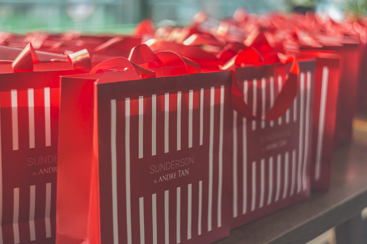 Всем гостям презентовали сертификаты от Люксоптика Всем гостям презентовали сертификаты от Люксоптика