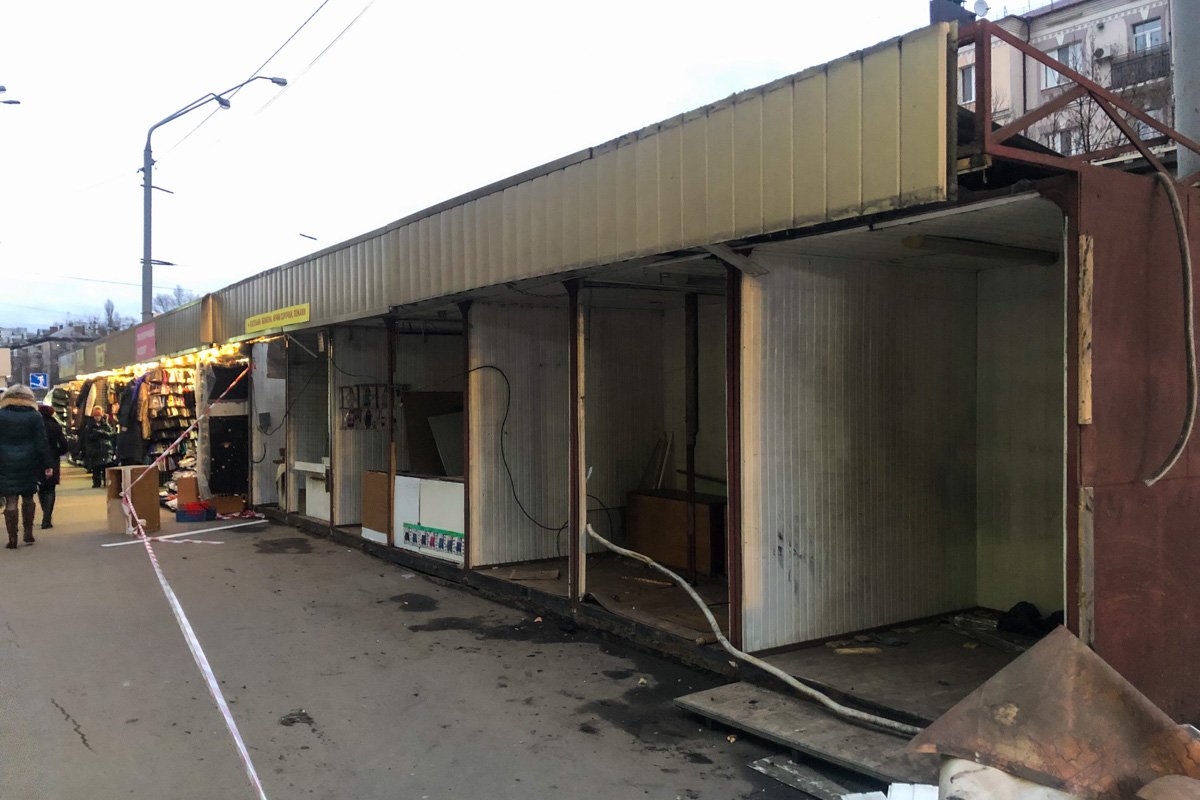 Среди снесенных МАФов был киоск, в котором в антисанитарных условиях готовили и продавали чебуреки