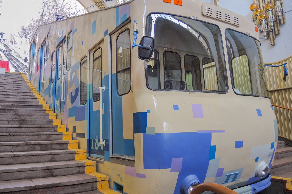 Сейчас люди с ограниченными возможностями не смогут попасть в фуникулер самостоятельно