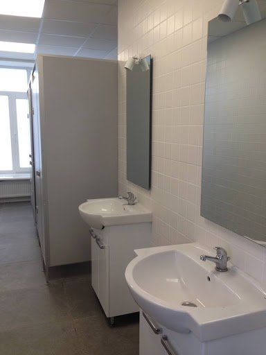 Кабмин озаботился уличными туалетами в школах: как можно решить проблему 2