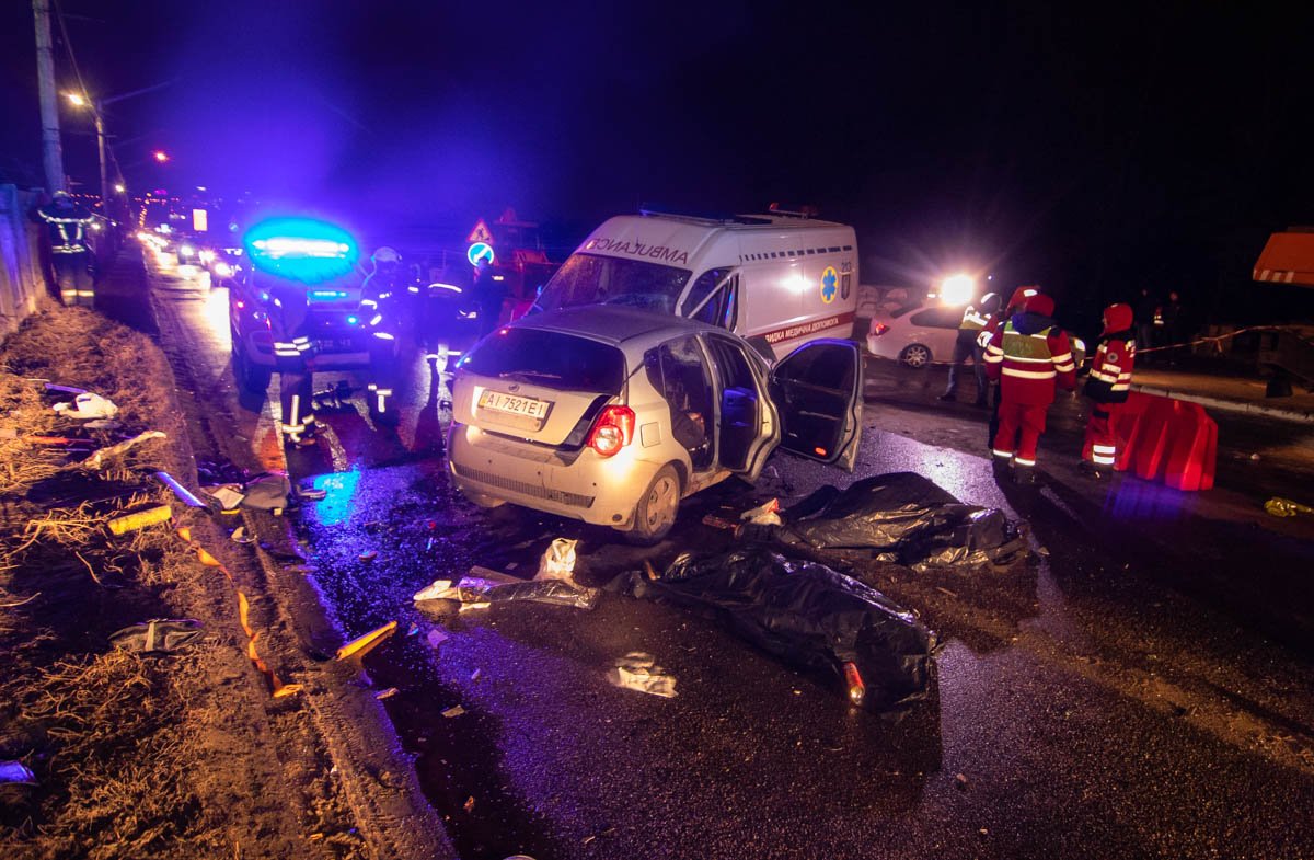 В результате аварии погибли две женщины и мужчина