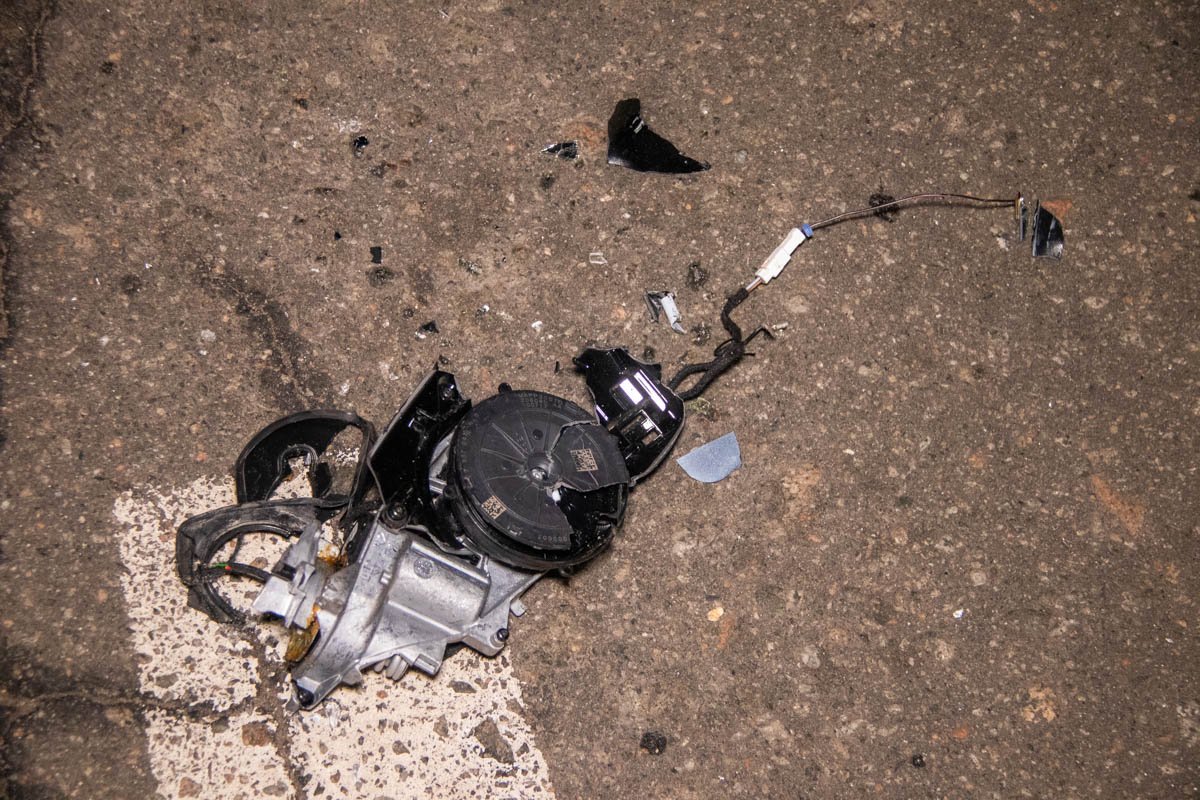 Легковушка зацепила пешехода зеркалом заднего вида