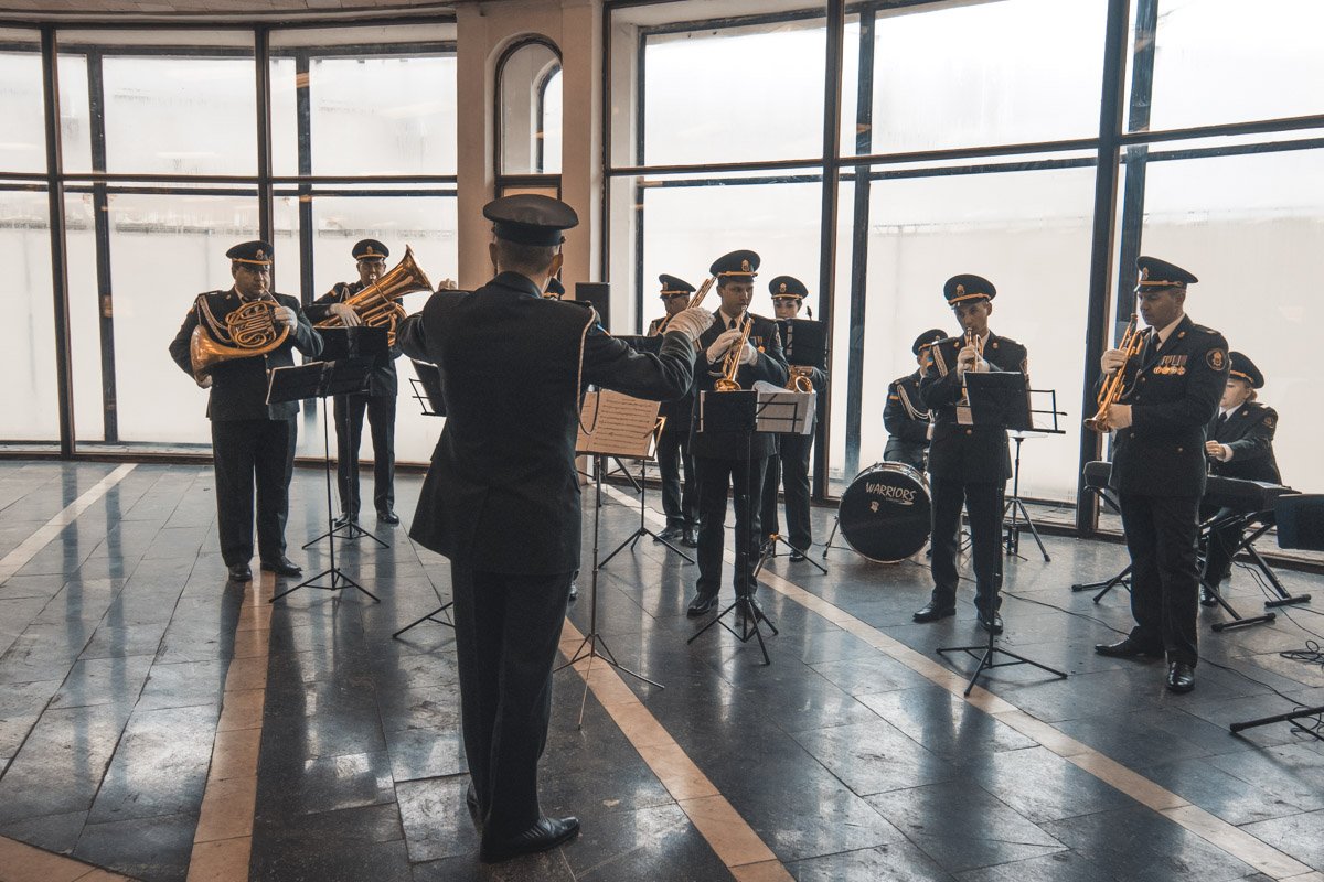 1 марта в Киеве ко Дню весны сыграли военный оркестр сыграл небольшой концерт 